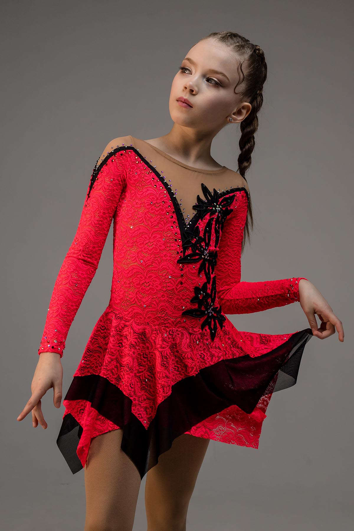 Платье для фигурного катания Черный цветок со стразами